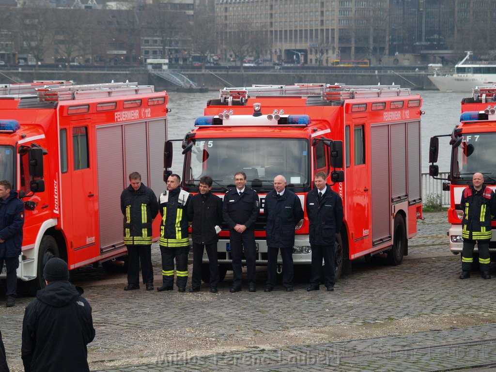 Neue LF`s fuer Koeln Uebergabe in Koeln Deutz an den Wachen  P112.JPG